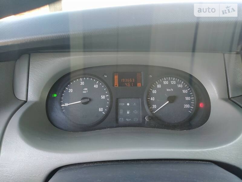 Вантажопасажирський фургон Opel Vivaro 2006 в Гадячі