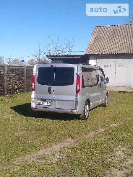 Вантажопасажирський фургон Opel Vivaro 2006 в Гадячі
