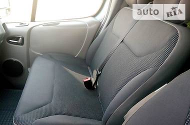 Мінівен Opel Vivaro 2013 в 