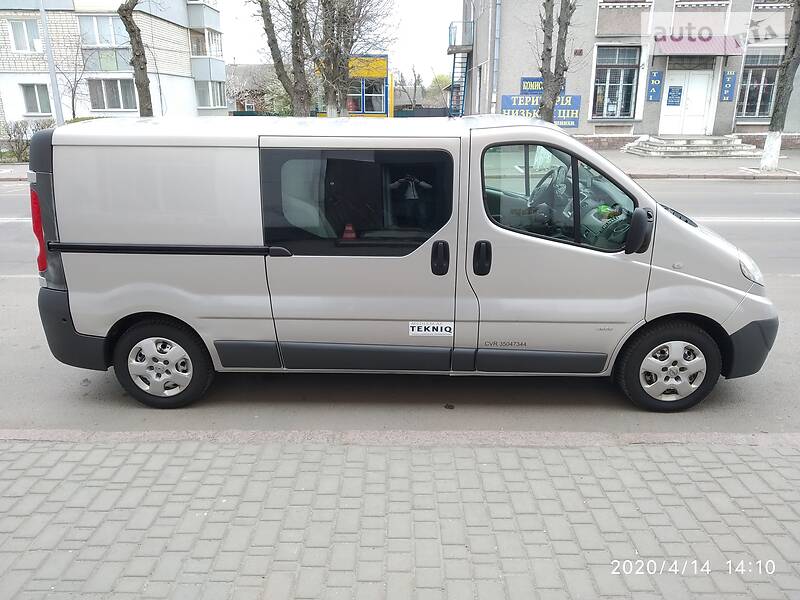 Вантажопасажирський фургон Opel Vivaro 2013 в Овручі