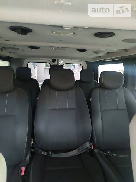 Грузопассажирский фургон Opel Vivaro 2011 в Львове