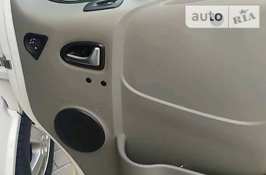Вантажопасажирський фургон Opel Vivaro 2011 в 