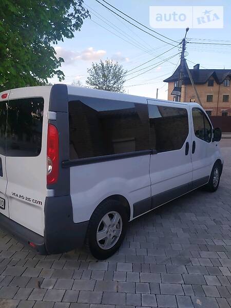 Грузопассажирский фургон Opel Vivaro 2011 в Львове