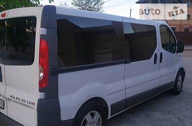 Вантажопасажирський фургон Opel Vivaro 2011 в 