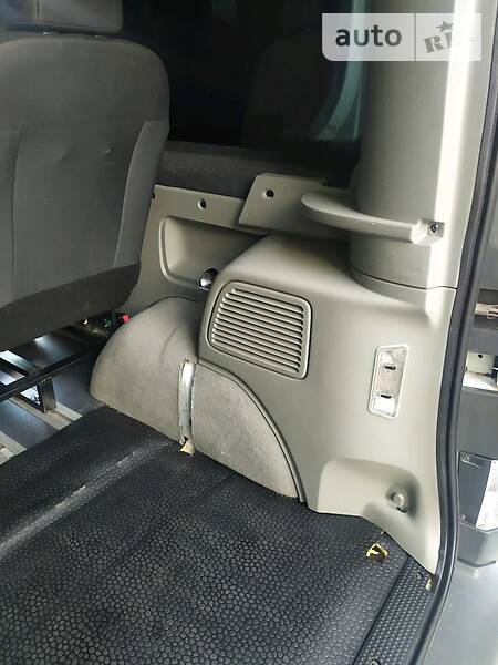 Грузопассажирский фургон Opel Vivaro 2011 в Львове