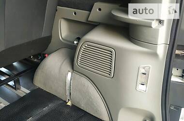 Вантажопасажирський фургон Opel Vivaro 2011 в 
