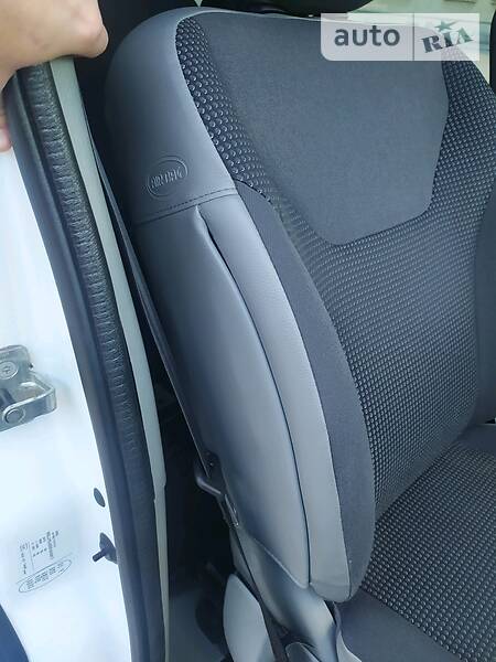 Грузопассажирский фургон Opel Vivaro 2011 в Львове