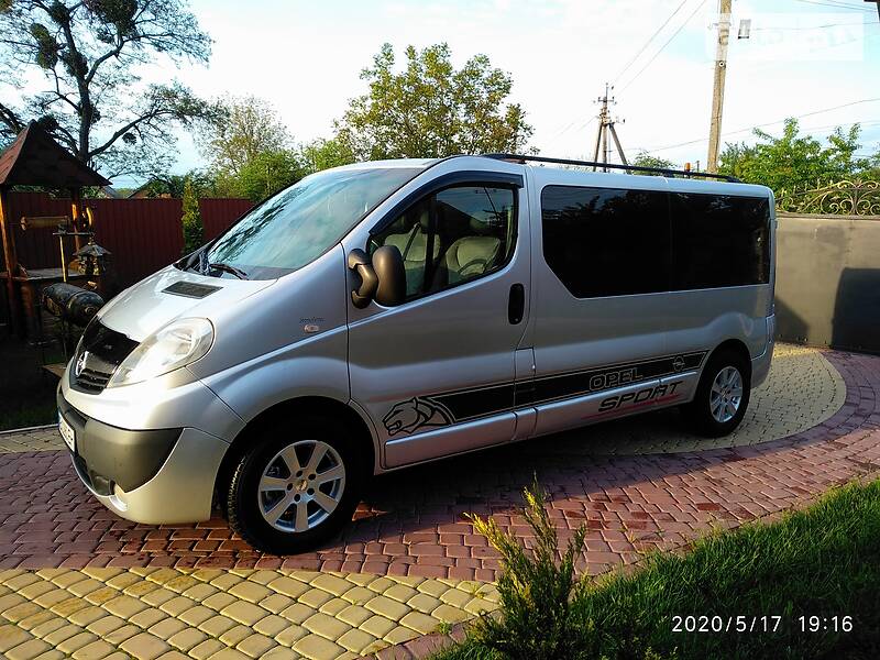 Вантажопасажирський фургон Opel Vivaro 2013 в 