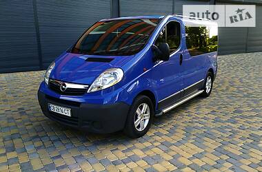 Грузопассажирский фургон Opel Vivaro 2008 в Киеве