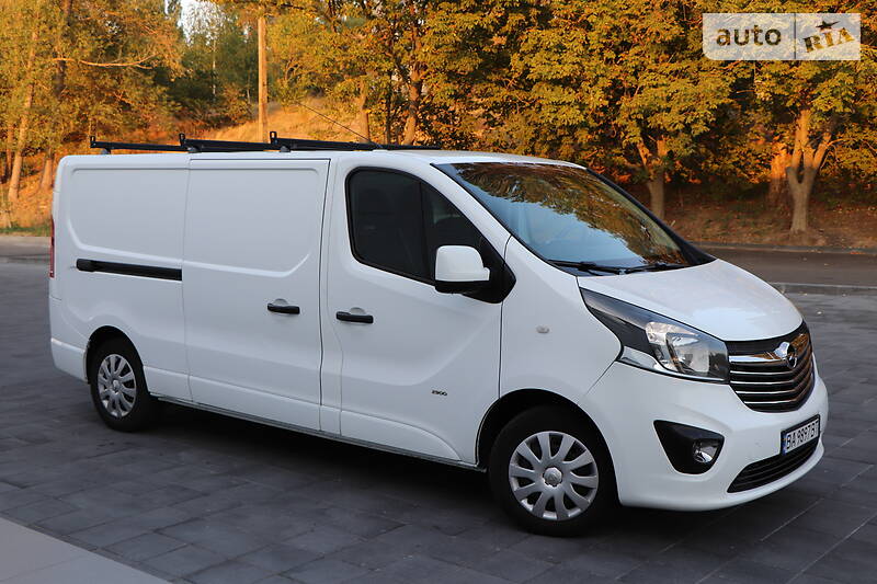 Вантажопасажирський фургон Opel Vivaro 2015 в 
