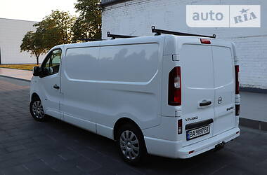 Вантажопасажирський фургон Opel Vivaro 2015 в 