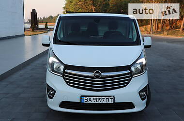 Вантажопасажирський фургон Opel Vivaro 2015 в 