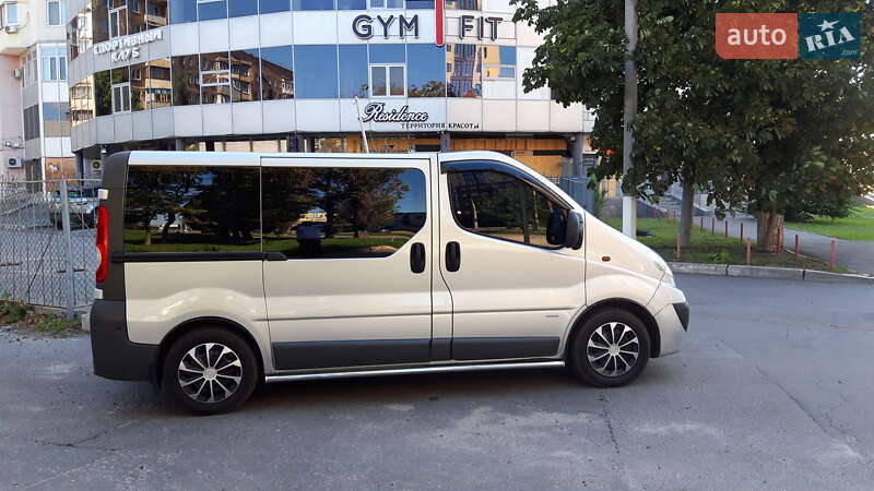 Мінівен Opel Vivaro 2012 в Києві