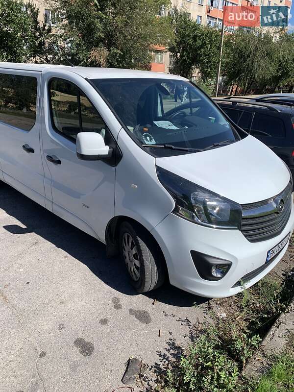 Минивэн Opel Vivaro 2016 в Черновцах