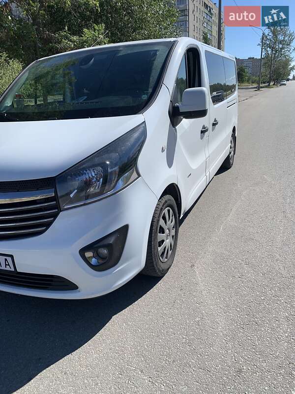 Минивэн Opel Vivaro 2016 в Черновцах