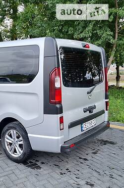 Мінівен Opel Vivaro 2015 в Чернівцях