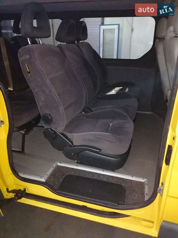 Минивэн Opel Vivaro 2004 в Новоселице