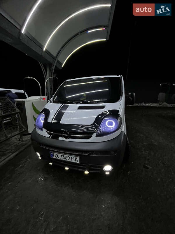 Мінівен Opel Vivaro 2005 в Віньківцях