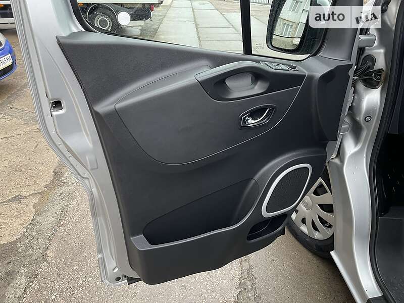 Мінівен Opel Vivaro 2017 в Києві