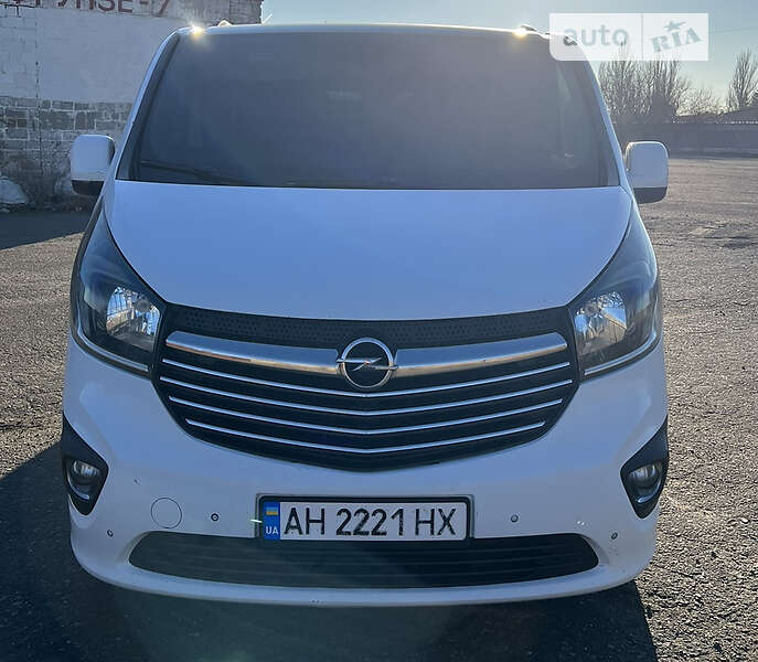 Мінівен Opel Vivaro 2015 в Покровську