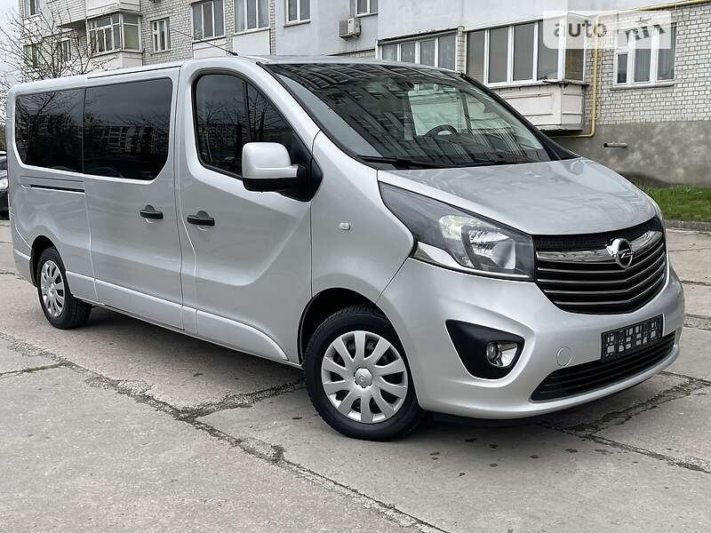 Минивэн Opel Vivaro 2017 в 