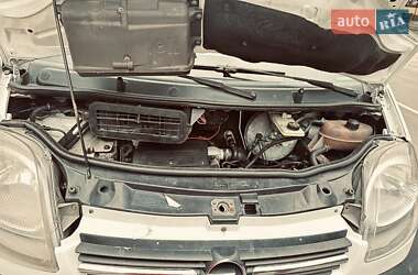 Минивэн Opel Vivaro 2003 в 