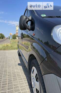 Минивэн Opel Vivaro 2014 в Раздельной