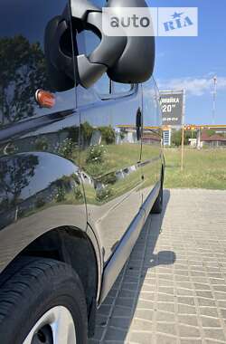 Минивэн Opel Vivaro 2014 в Раздельной