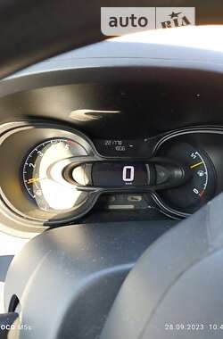 Грузовой фургон Opel Vivaro 2015 в 