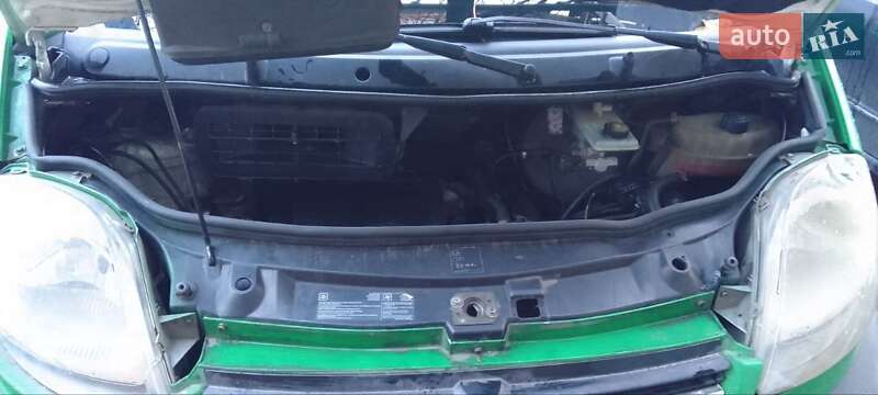 Мінівен Opel Vivaro 2003 в Романіву