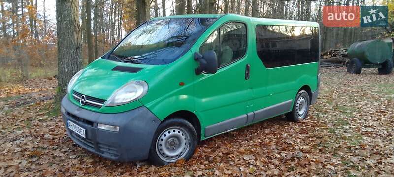 Мінівен Opel Vivaro 2003 в Романіву