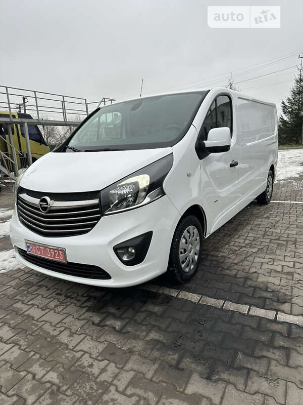 Вантажний фургон Opel Vivaro 2017 в Львові