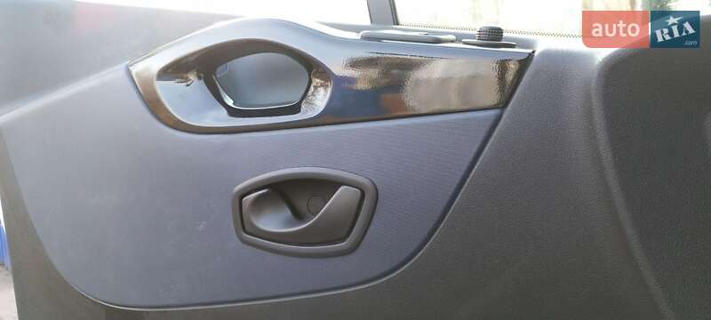 Грузовой фургон Opel Vivaro 2017 в Днепре