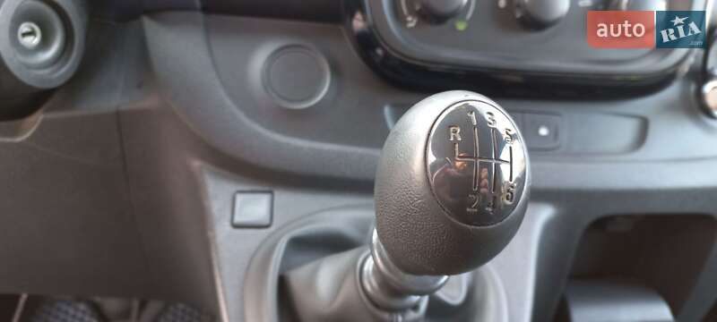 Грузовой фургон Opel Vivaro 2017 в Днепре