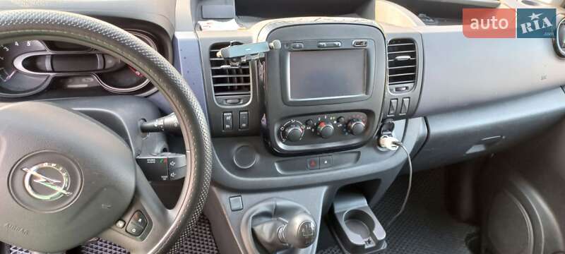 Грузовой фургон Opel Vivaro 2017 в Днепре