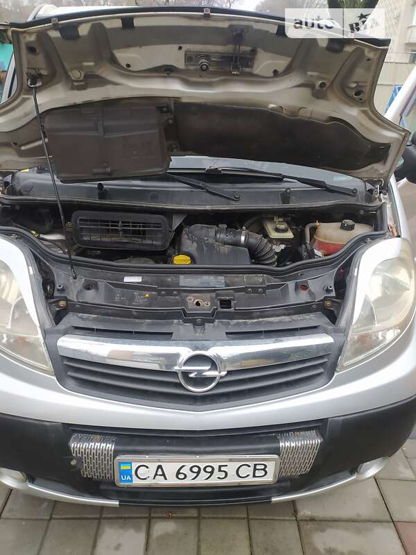 Opel Vivaro 2006