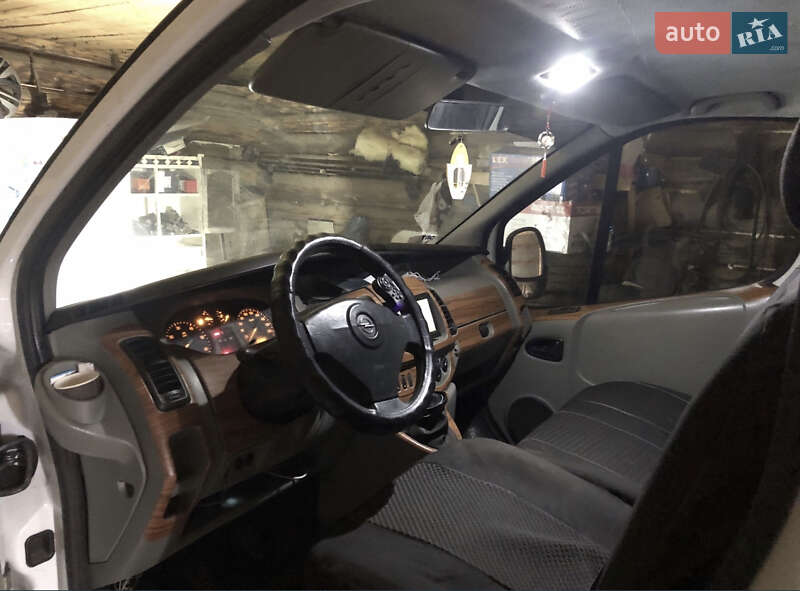 Минивэн Opel Vivaro 2004 в Межгорье