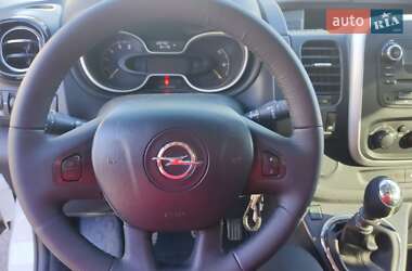 Грузовой фургон Opel Vivaro 2015 в 