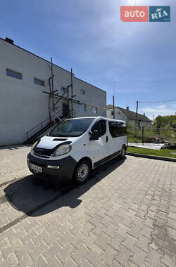 Мінівен Opel Vivaro 2003 в Сторожинці