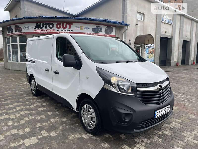 Вантажний фургон Opel Vivaro 2017 в Чернівцях