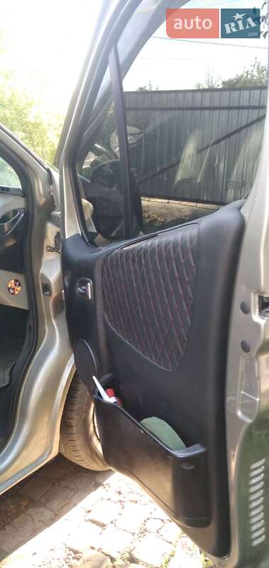 Мінівен Opel Vivaro 2014 в Кропивницькому