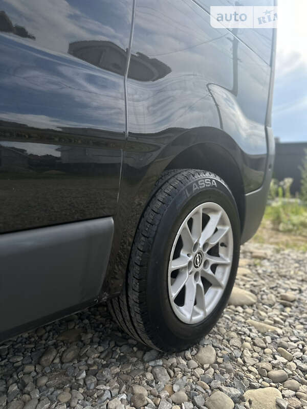 Мінівен Opel Vivaro 2007 в Коломиї