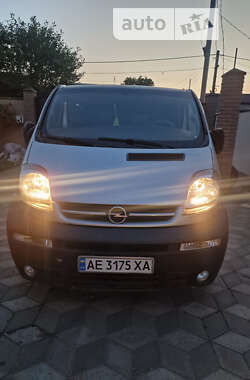 Інші вантажівки Opel Vivaro 2004 в Дніпрі