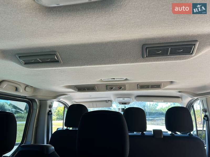 Мінівен Opel Vivaro 2015 в Львові