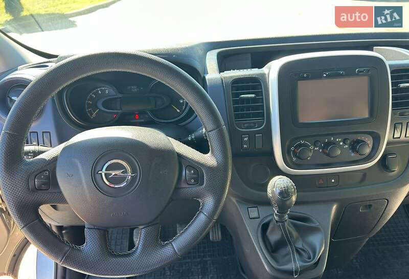 Мінівен Opel Vivaro 2015 в Львові