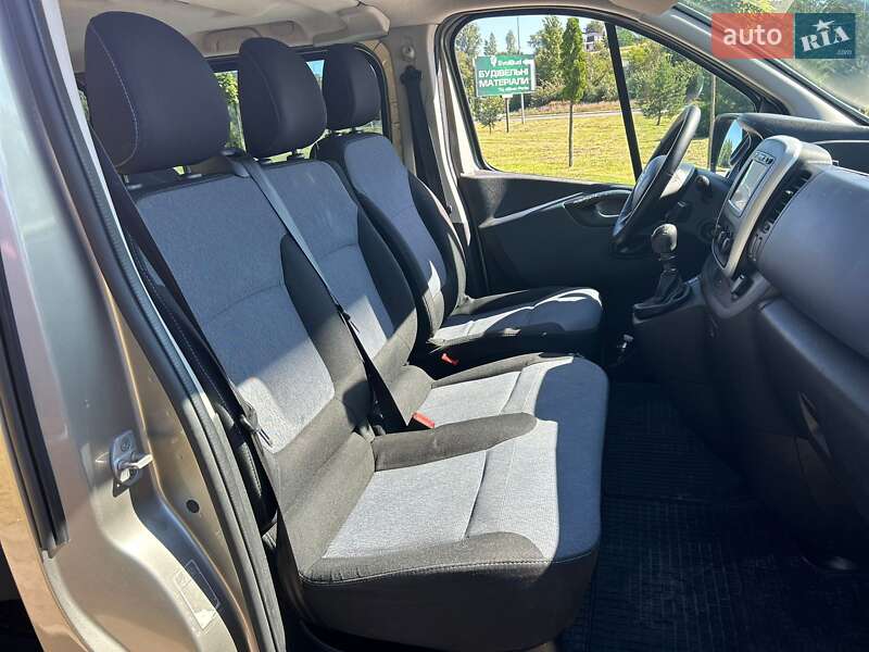 Мінівен Opel Vivaro 2015 в Львові