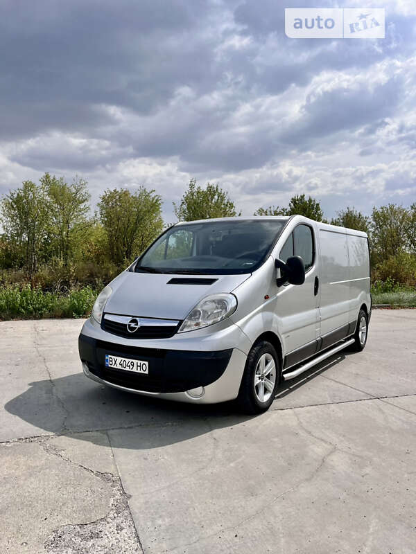 Вантажний фургон Opel Vivaro 2012 в Хотині