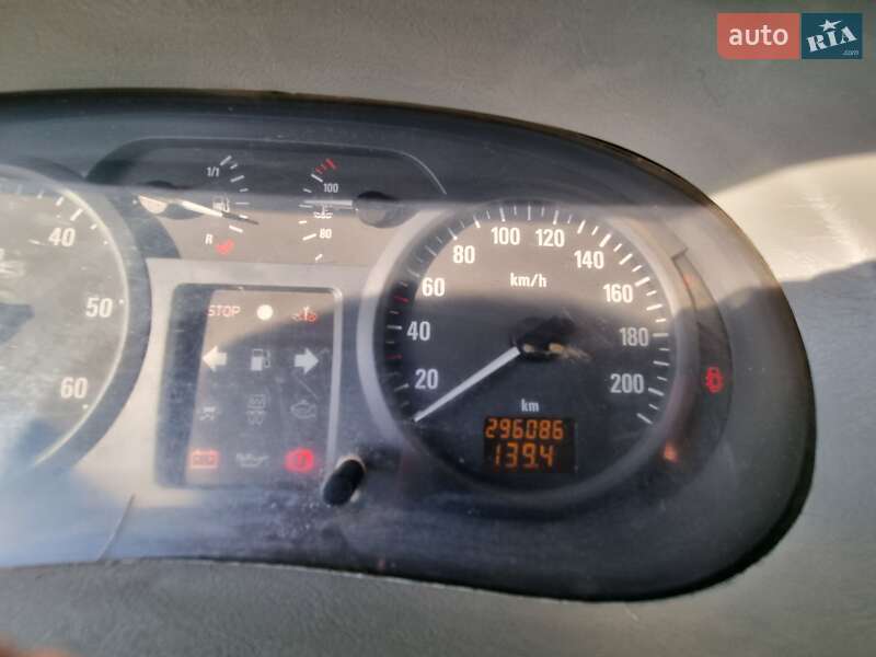 Мінівен Opel Vivaro 2004 в Львові фото 4 Мінівен Opel Vivaro 2004 в Львові