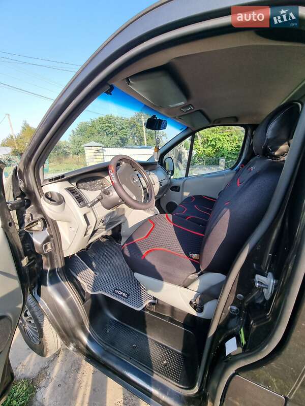 Мінівен Opel Vivaro 2004 в Львові фото 2 Мінівен Opel Vivaro 2004 в Львові