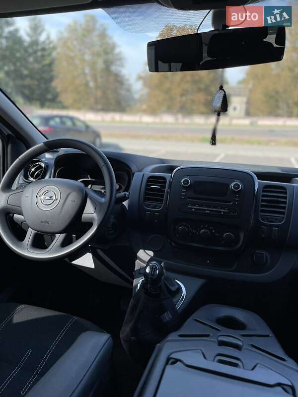 Мінівен Opel Vivaro 2016 в Рівному